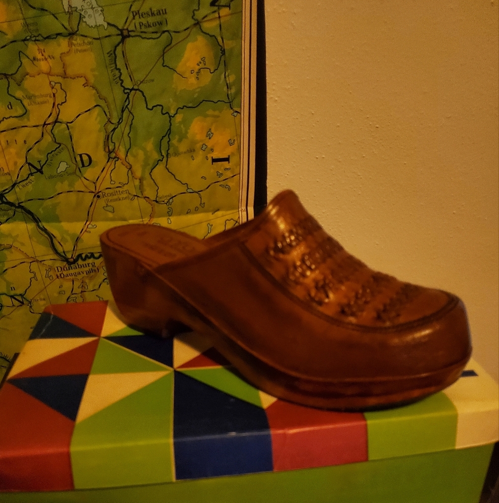 Vintage Fanfares Brown Leather Mules Woven 10M